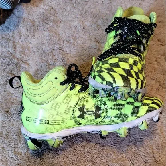 UnderArmour Football Cleats - Picture 5 of 6